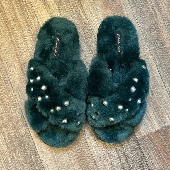 Victorias Secret Green Slippers with Pearl - Picture 5 of 5